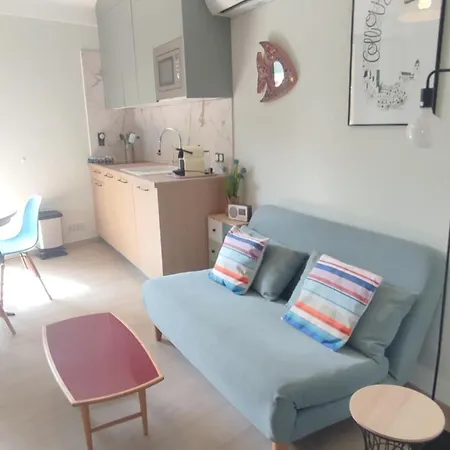 Au Faubourg T2 A 3min Des Plages, Clim, Avec Petit Parking Apartament