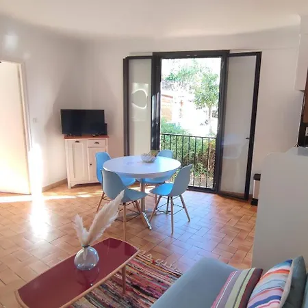 Apartment Au Faubourg T2 A 3min Des Plages, Clim, Avec Petit Parking
