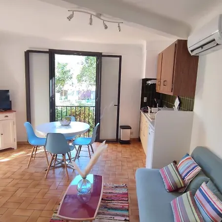 Au Faubourg T2 A 3min Des Plages, Clim, Avec Petit Parking Apartment *