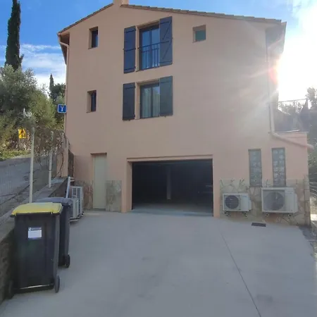 Au Faubourg T2 A 3min Des Plages, Clim, Avec Petit Parking * 콜리우르