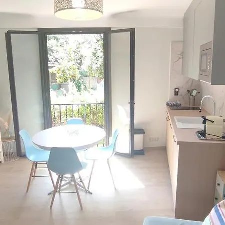 Apartment Au Faubourg T2 A 3min Des Plages, Clim, Avec Petit Parking