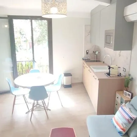 Au Faubourg T2 A 3min Des Plages, Clim, Avec Petit Parking Apartment