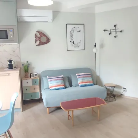 Apartment Au Faubourg T2 A 3min Des Plages, Clim, Avec Petit Parking